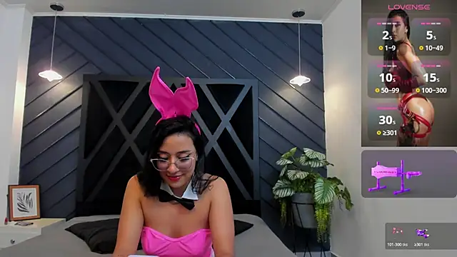 zoe martins  online show from October 31, 5:36 pm