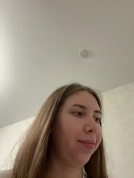 Snapshot of EvaAkins chatting on April 3, 8:51 pm EvaAkins online show from April 3, 8:51 pm