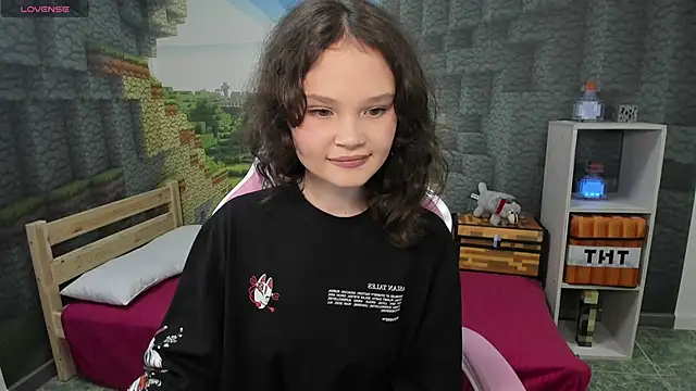 EmilyChaves online show from September 27, 4:56 pm