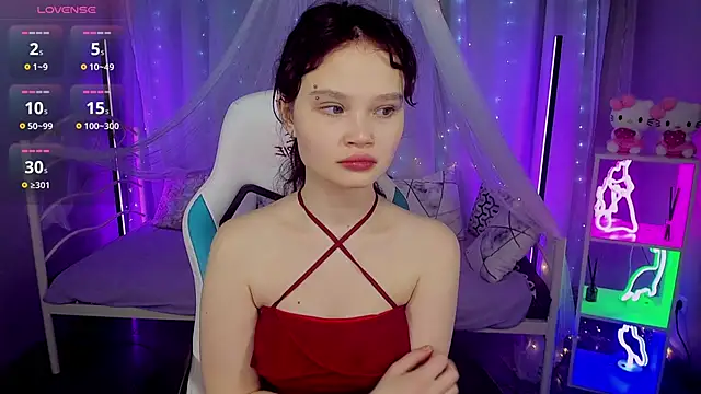 EmilyChaves online show from May 13, 7:50 am