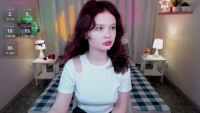 EmilyChaves online show from May 19, 8:20 am