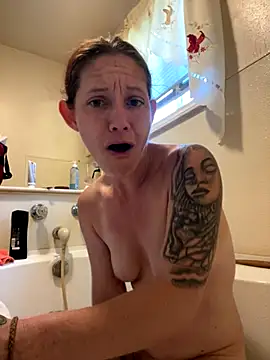 Snapshot of YoMomma-xoxo13 chatting on November 29, 5:49 pm YoMomma-xoxo13 online show from November 29, 5:49 pm