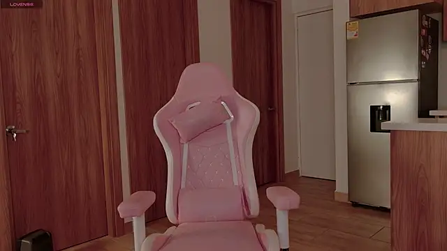 Snapshot of _bella1 chatting on March 7, 6:21 am bella1 online show from March 7, 6:21 am