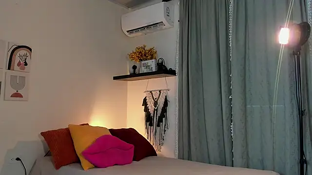 isabella-garcia- online show from September 28, 8:36 pm