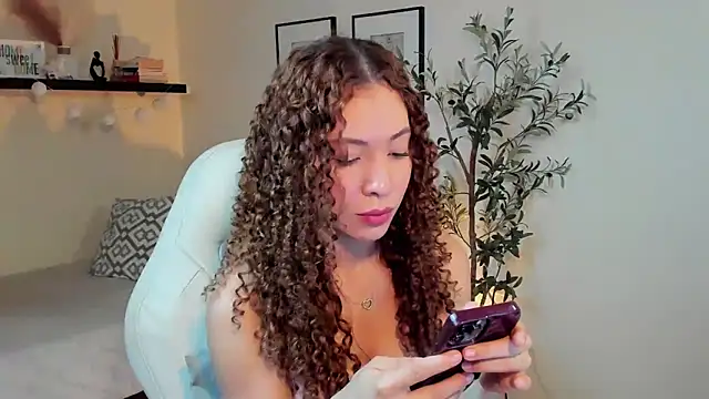 isabella-garcia- online show from April 4, 6:49 pm