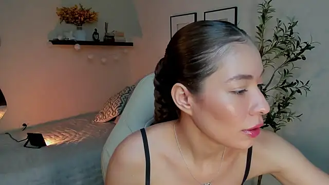 Snapshot of isabella-garcia- chatting on April 16, 2:45 am isabella-garcia- online show from April 16, 2:45 am