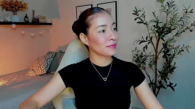 Snapshot of isabella-garcia- chatting on April 17, 2:47 am isabella-garcia- online show from April 17, 2:47 am