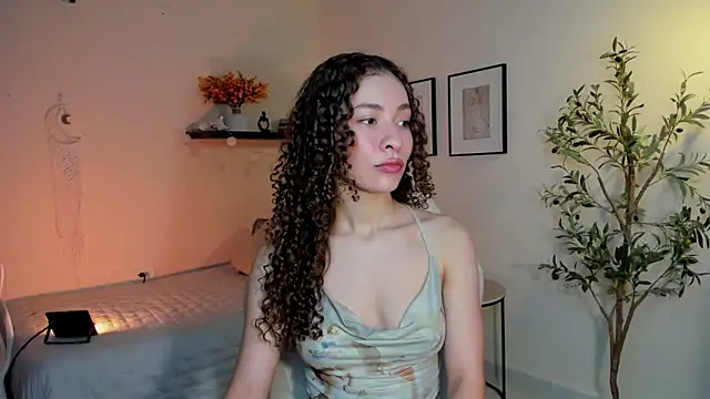 Snapshot of isabella-garcia- chatting on April 26, 1:25 am isabella-garcia- online show from April 26, 1:25 am