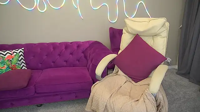 Snapshot of BellaLaPetit chatting on October 7, 1:14 am BellaLaPetit online show from October 7, 1:14 am