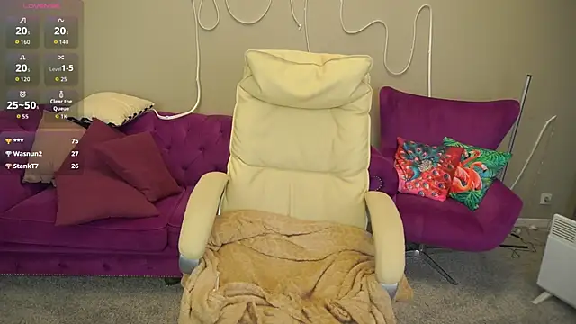 Snapshot of BellaLaPetit chatting on October 29, 2:25 am BellaLaPetit online show from October 29, 2:25 am