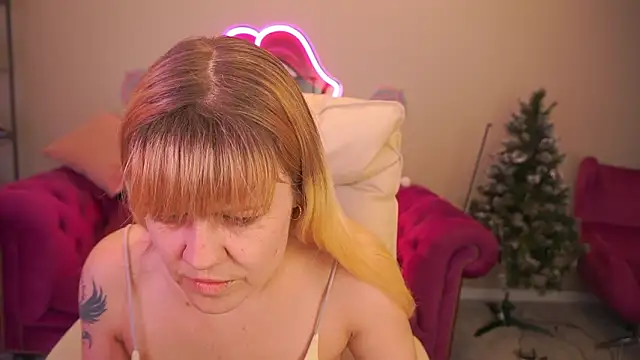 BellaLaPetit online show from January 31, 7:11 pm