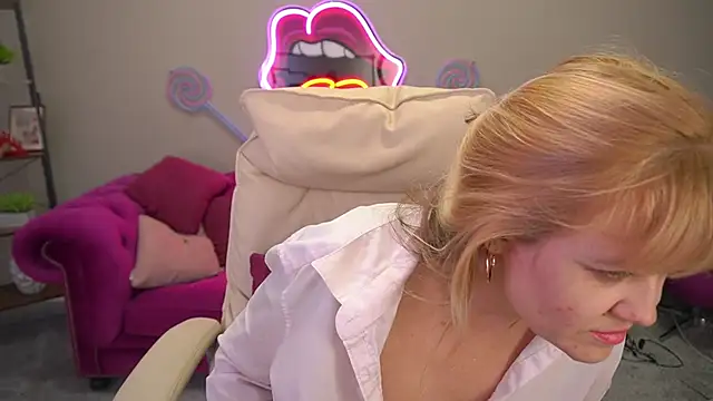 BellaLaPetit online show from March 14, 3:34 am