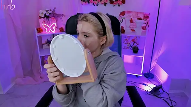 AuroraWrenfield online show from November 3, 4:14 am