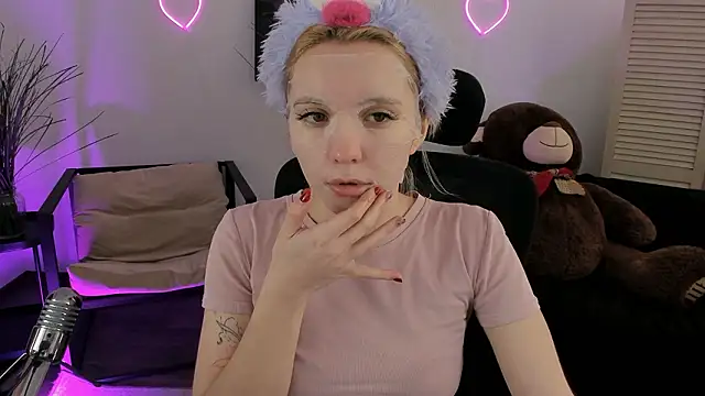 AuroraWrenfield online show from March 9, 4:27 am