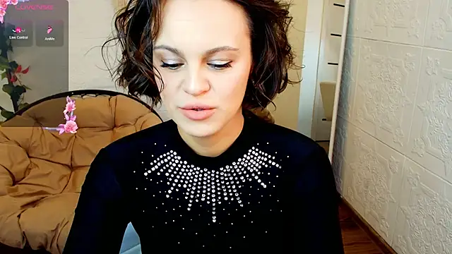 Snapshot of KiraEnergy chatting on September 12, 2:00 am KiraEnergy online show from September 12, 2:00 am