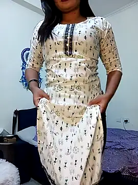 Snapshot of alexa_cam44 chatting on February 18, 8:27 pm alexa cam44 online show from February 18, 8:27 pm