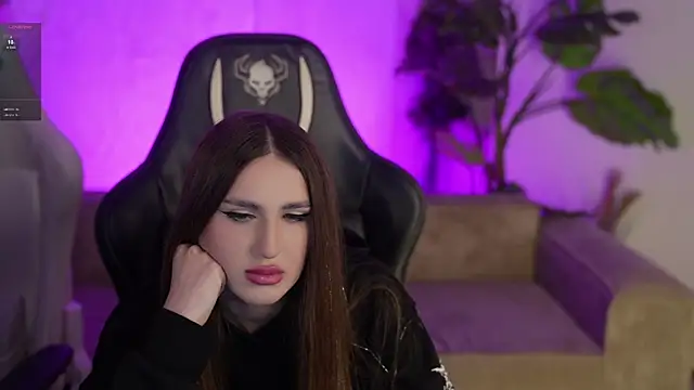 Snapshot of Goldie_Flame chatting on February 5, 3:33 am Goldie Flame online show from February 5, 3:33 am