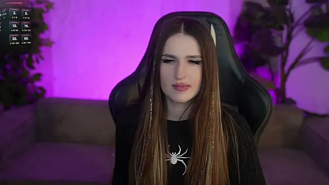 Snapshot of Goldie_Flame chatting on February 6, 12:48 am Goldie Flame online show from February 6, 12:48 am