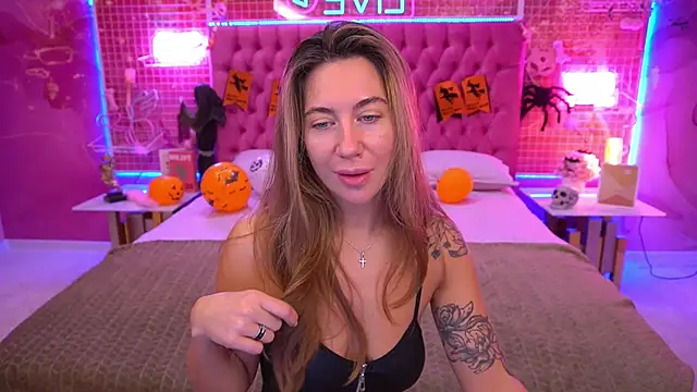 Snapshot of KateShanny chatting on November 1, 7:21 am KateShanny online show from November 1, 7:21 am