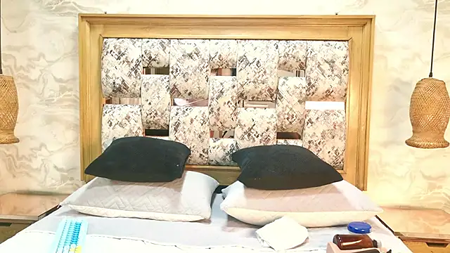 ZOLEY WATSON online show from February 17, 2:52 am