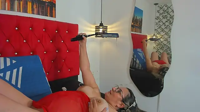 carolinacrus01 online show from September 10, 12:10 am