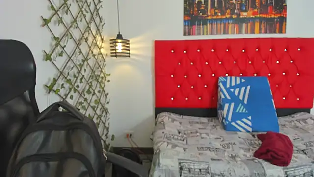 carolinacrus01 online show from September 23, 3:15 pm