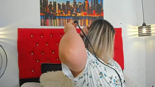 carolinacrus01 online show from March 12, 3:18 pm