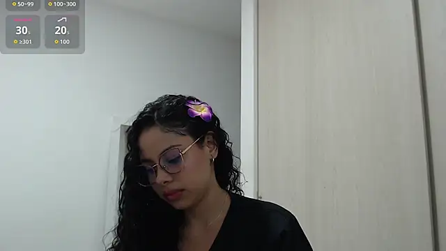 MelanieWillians online show from September 18, 6:54 pm