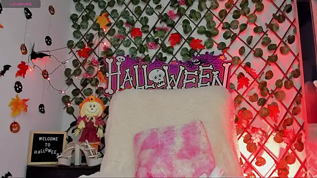 isabel jaames online show from October 25, 9:31 pm