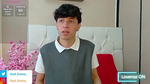 Snapshot of Axel__Evans chatting on October 13, 1:00 pm Axel Evans online show from October 13, 1:00 pm