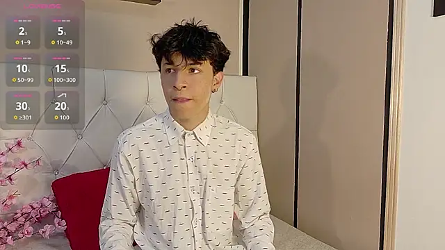 Snapshot of Axel__Evans chatting on October 24, 11:17 am Axel Evans online show from October 24, 11:17 am