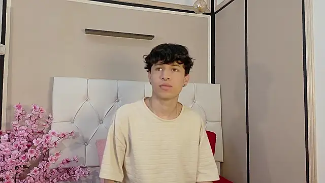 Snapshot of Axel__Evans chatting on October 27, 12:09 pm Axel Evans online show from October 27, 12:09 pm