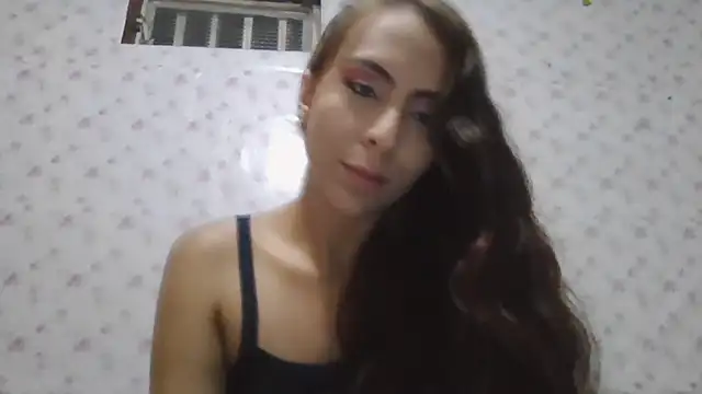 Snapshot of Roselingalvis13 chatting on March 6, 2:52 am Roselingalvis13 online show from March 6, 2:52 am