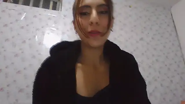 Snapshot of Roselingalvis13 chatting on March 13, 2:29 am Roselingalvis13 online show from March 13, 2:29 am