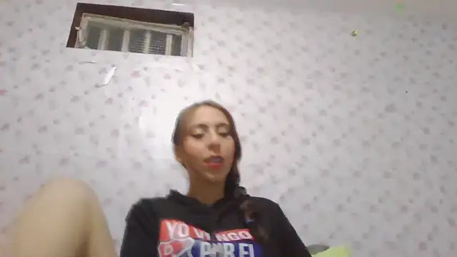 Snapshot of Roselingalvis13 chatting on March 14, 2:50 am Roselingalvis13 online show from March 14, 2:50 am