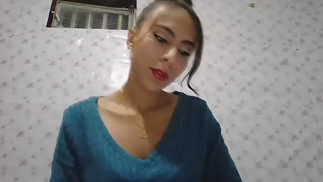 Snapshot of Roselingalvis13 chatting on April 9, 2:44 am Roselingalvis13 online show from April 9, 2:44 am