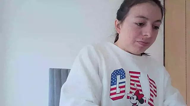 Snapshot of MiaKimky chatting on October 8, 4:37 pm MiaKimky online show from October 8, 4:37 pm