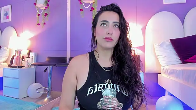 Snapshot of my_aleja_ chatting on October 4, 1:09 pm my aleja online show from October 4, 1:09 pm