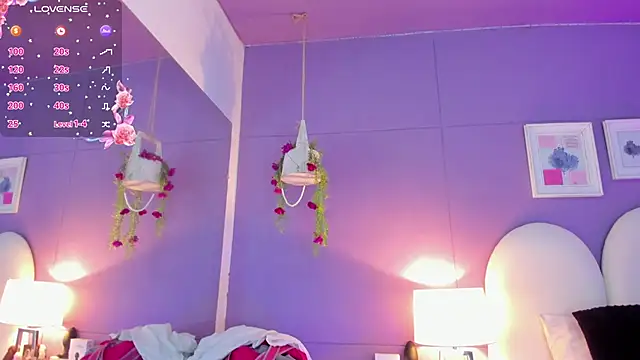 Snapshot of my_aleja_ chatting on October 13, 1:22 pm my aleja online show from October 13, 1:22 pm