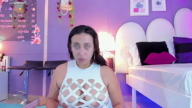 Snapshot of my_aleja_ chatting on October 15, 1:00 pm my aleja online show from October 15, 1:00 pm