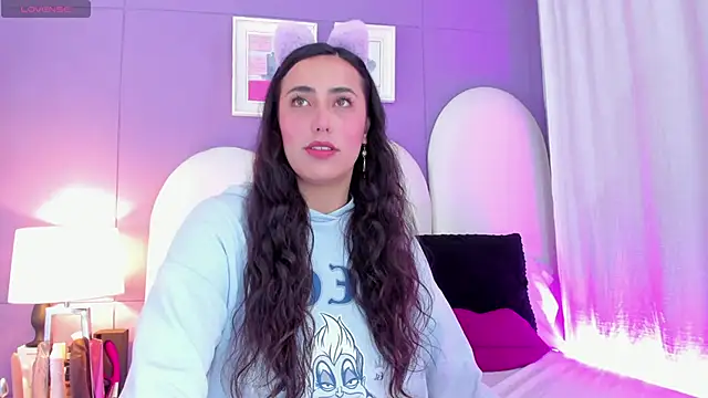 Snapshot of my_aleja_ chatting on October 22, 3:23 pm my aleja online show from October 22, 3:23 pm