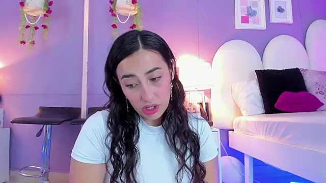 Snapshot of my_aleja_ chatting on October 25, 1:07 pm my aleja online show from October 25, 1:07 pm