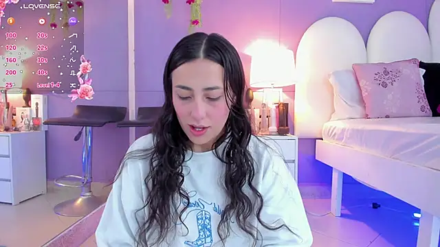 Snapshot of my_aleja_ chatting on October 28, 12:52 pm my aleja online show from October 28, 12:52 pm