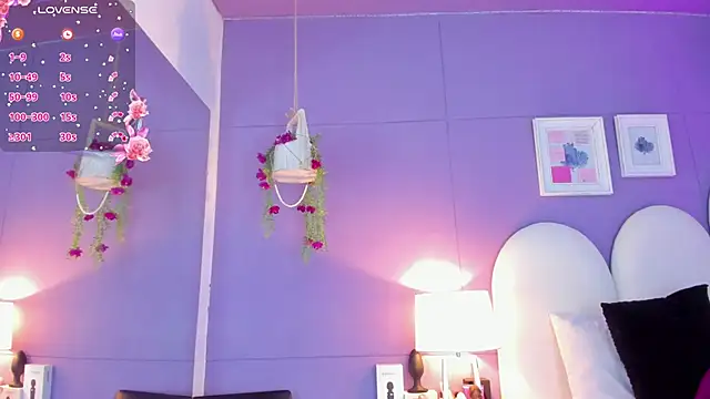 Snapshot of my_aleja_ chatting on October 30, 12:39 pm my aleja online show from October 30, 12:39 pm