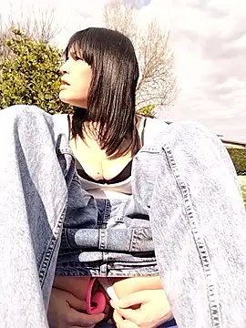 SarettaB90 online show from March 25, 1:50 pm