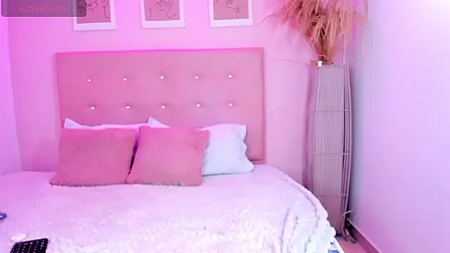 ANNIE DOLCE  online show from September 26, 9:08 pm