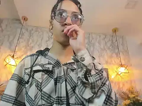 Hanna Cornee  online show from September 27, 1:38 pm