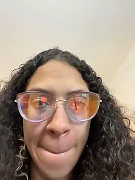 Hanna Cornee  online show from November 30, 1:15 pm