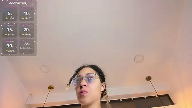 Hanna Cornee  online show from January 6, 12:20 pm