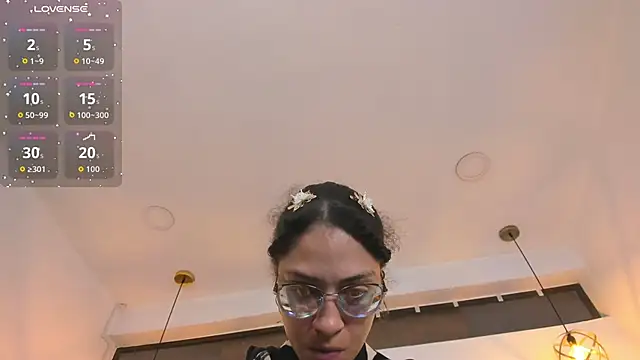 Hanna Cornee  online show from January 14, 2:01 pm